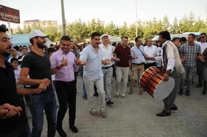 Mardin´de ?Halk Sağlığı Haftası´ kutlamaları halaylarla başladı