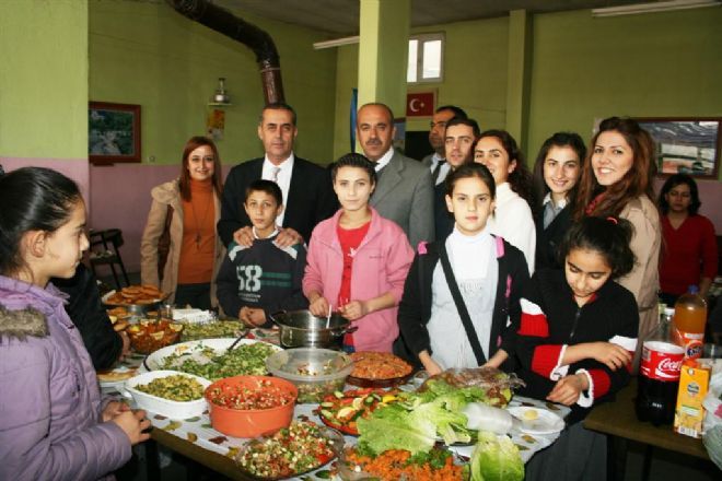 Ömerlide Fakir Ve Kimsesiz Öğrencilere Kermes Düzenlendi