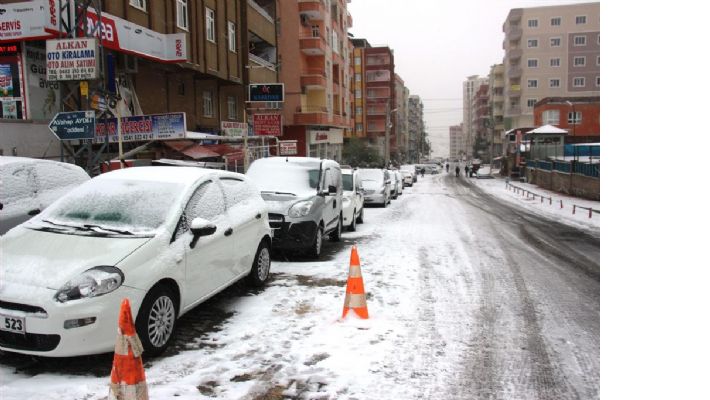 Mardin'de Yılın İlk Karı Yağdı