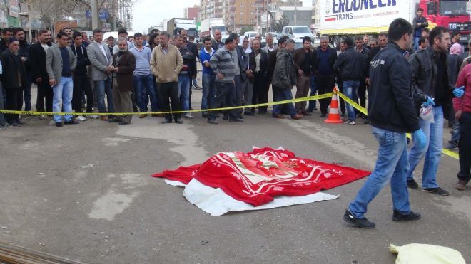 KARŞIDAN KARŞIYA GEÇMEK İSTERKEN CANINDAN OLDU