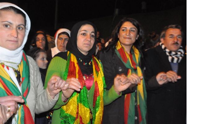 Kızıltepe Dikmen'de Newroz Ateşi Yakıldı