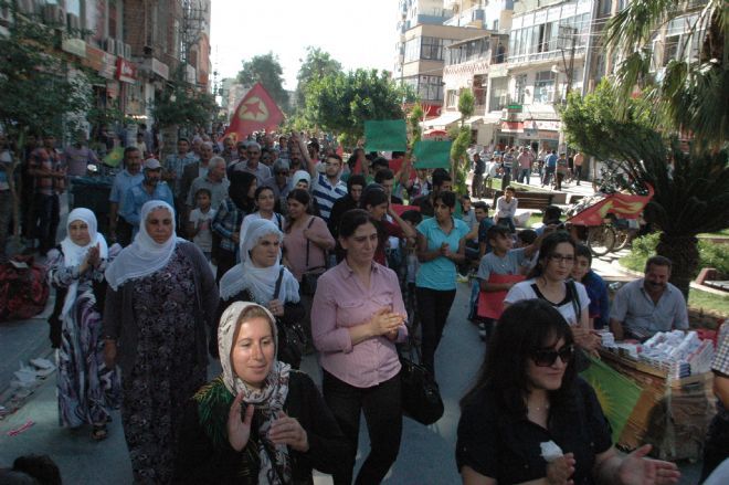 Rojava sınırında yapılan saldırılar Kızıltepe'de kınandı