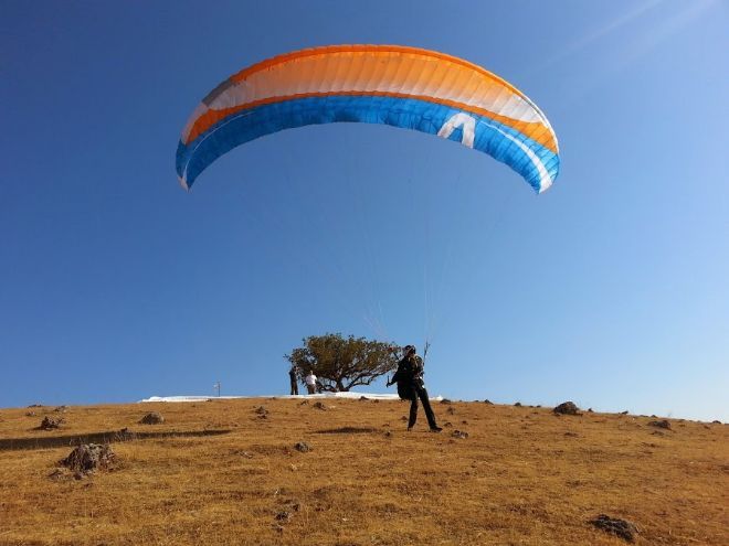 Derik`te Yamaç Paraşütü