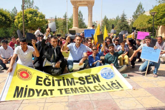 Midyat Eğitim-Sen Üyeleri İş Bırakma Eylemi Yaptı