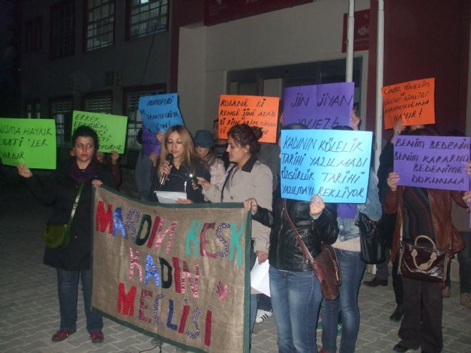 Kadına yönelik şiddet protesto edildi