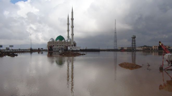 Kızıltepe Hububat Ticaret Merkezini yağmur suyu bastı