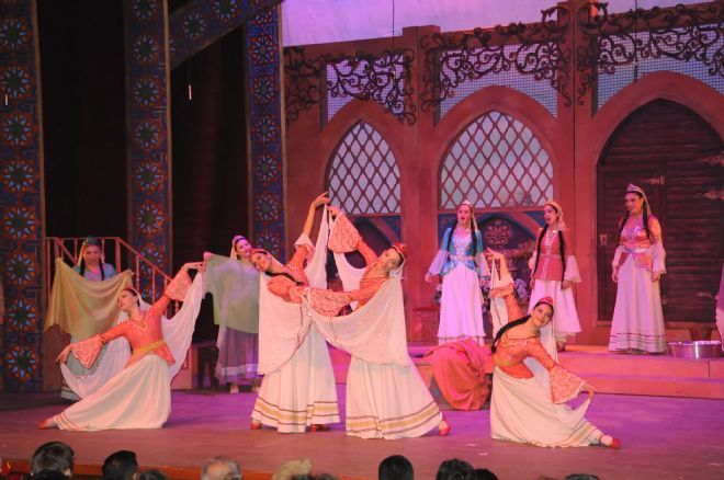 Mardin`de Arşın Mal Alan Opereti sahnelendi