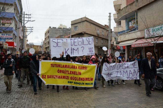 Nusaybin`de &quot;Hasta tutuklu&quot; protestosu