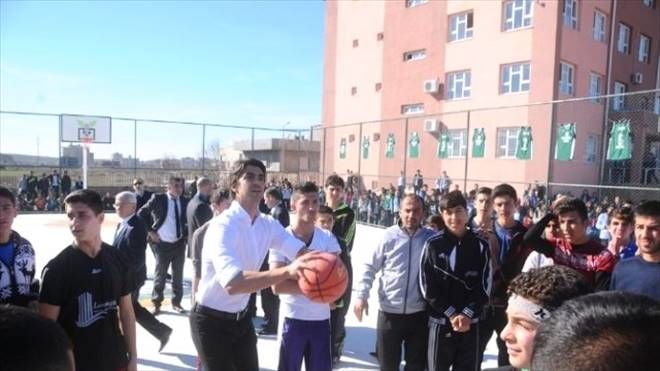 Darüşşafaka`dan Midyat`taki Sporseverlere Basketbol Sahası