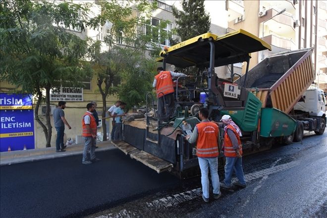 Kayyum Başkan Öztürk asfaltsız yol bırakmıyor