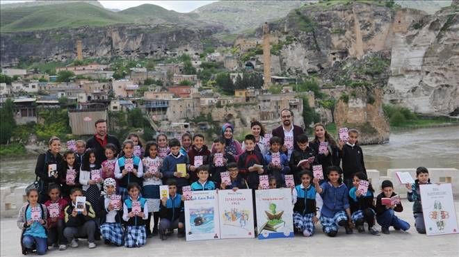 Kitap Kurdu Öğrenciler  Hasankeyf&#039;te