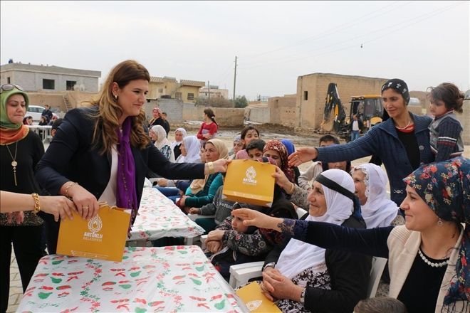 ARTUKLU BELEDİYESİ KADINLAR GÜNÜ´NÜ YAYLI MAHALLESİNDE KUTLADI..