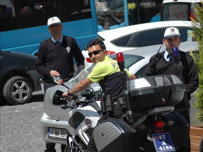 Trafik Polisleri sıcaklara meydan okuyor