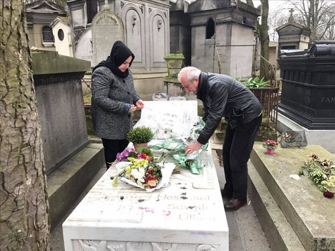 Miroğlu Paris´te Ahmet Kaya Ve Yılmaz Güney´in Mezarlarını Ziyaret etti.