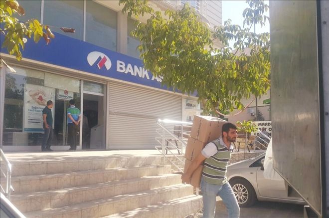 Bank Asya´nın malzemeleri taşınıyor