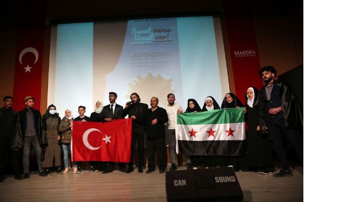 Savaş Mağduru Suriyelilerin Konu Alındığı Zeytin Ağacı Tiyatro Oyunu Sahnelendi