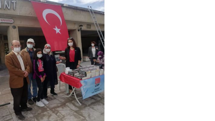 Cumhuriyet Bayramında Nutuk Dağıttı