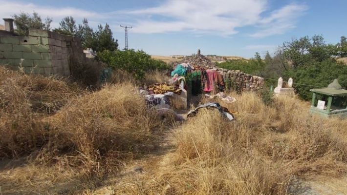 Savur'un Kırkdirek köyünde bulunan ziyaret ilgi bekliyor