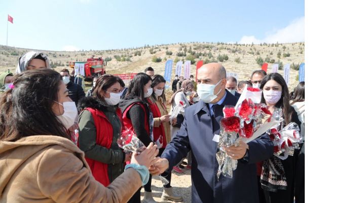 8 Mart Dünya Kadınlar Günü&#039;nde Bin 200 Fidan Toprakla Buluşturuldu