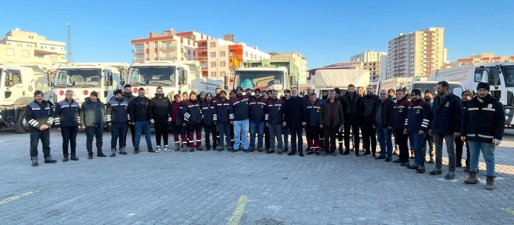 Artuklu Belediyesi, Adıyaman'a 60 personel ve 20 araç gönderdi
