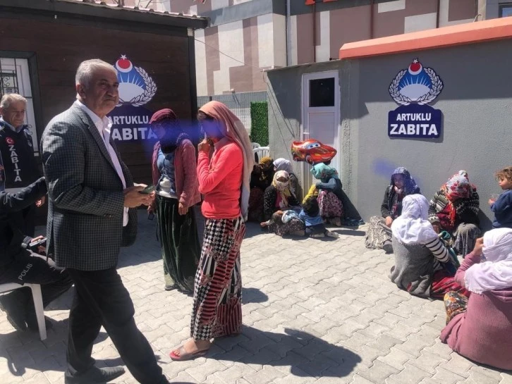 Artuklu Belediyesi Dilencileri İl dışına çıkardı