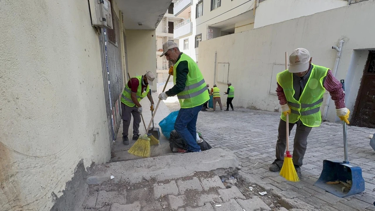 Artuklu Belediyesi, Yere &Ccedil;&ouml;p Atanlara Ceza Kesecek!