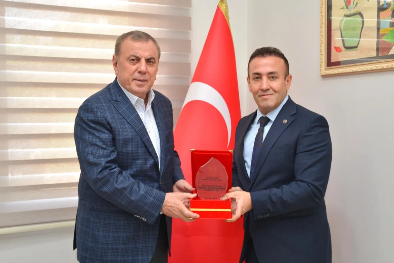 Başkan Şahin babası ve annesi adına yaptırdığı  &ouml;ğrenci yurdunu, gen&ccedil;lik spor il m&uuml;d&uuml;rl&uuml;ğ&uuml;ne devretti 