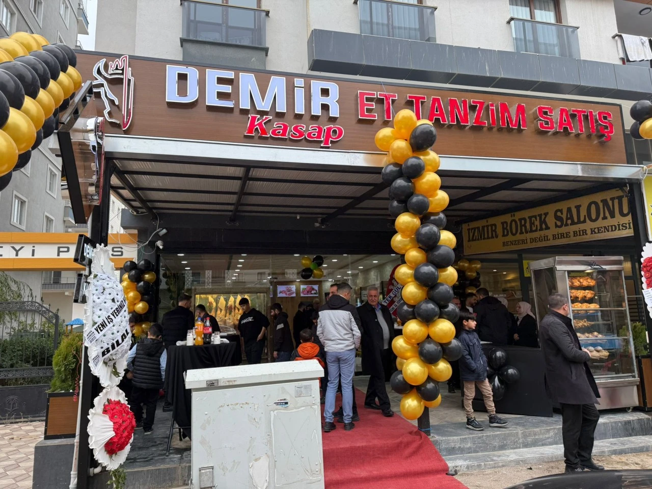Demir Et Müşterilerine kapılarını açtı