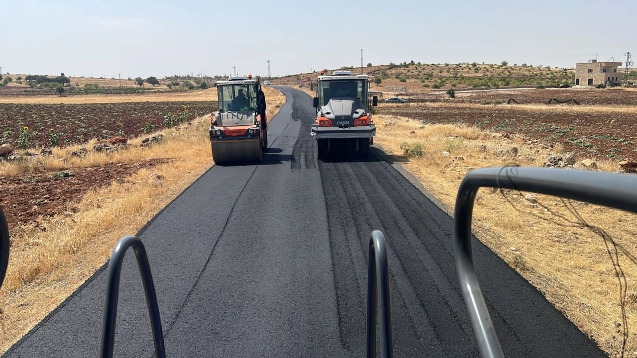 Dört Mahalleyi Birbirine Bağlayan Yol Sıcak Asfalt Konforuna Kavuşturuluyor