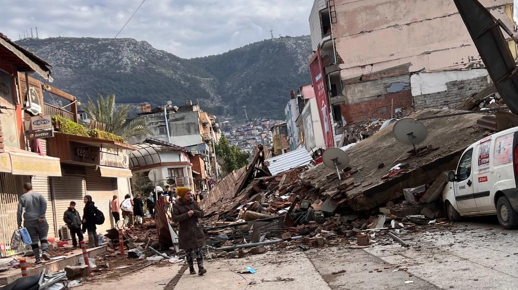  Dünya Ezidi Lideri Mir Dr. Fırat Afet Bölgesinde