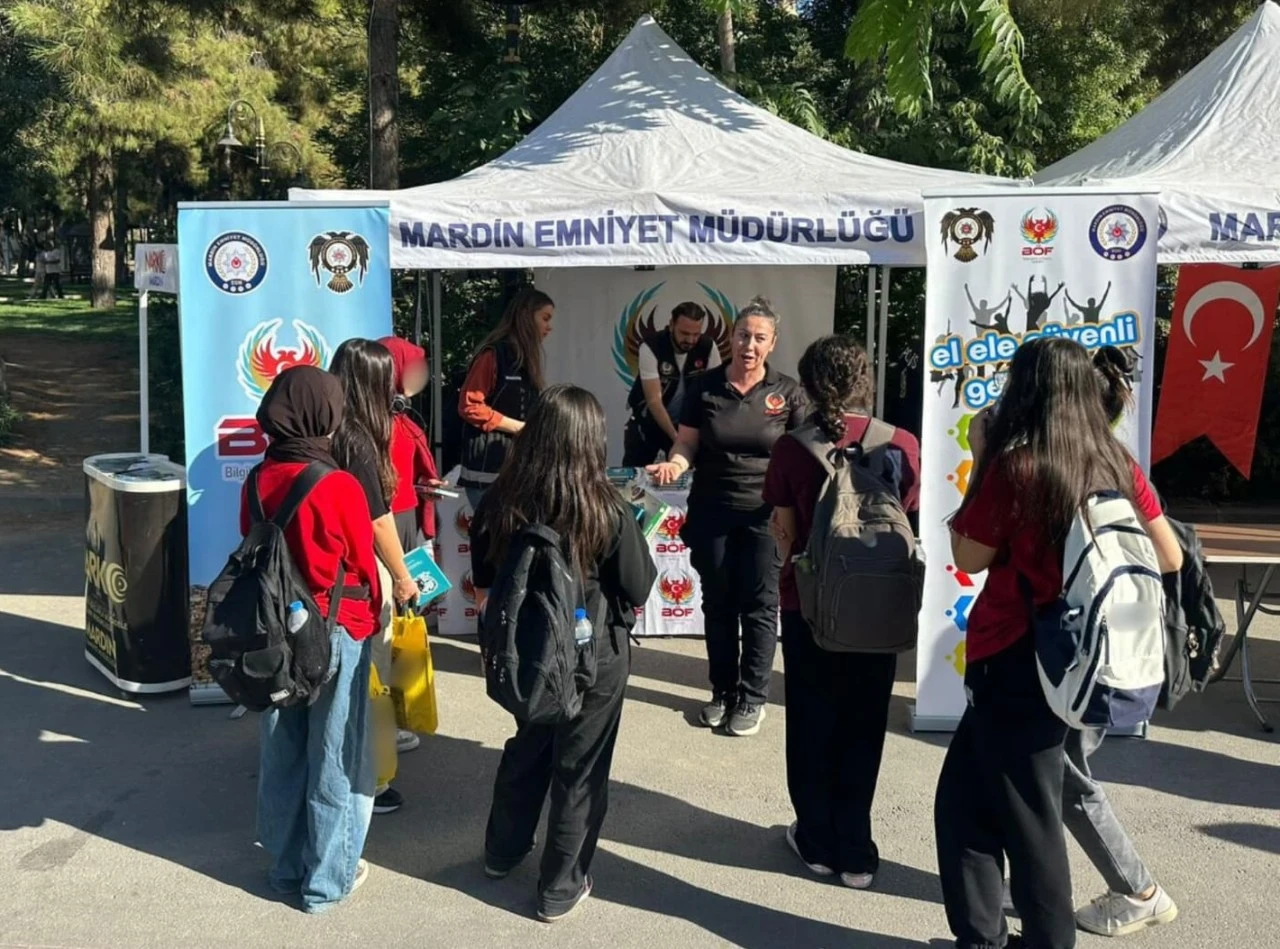 Emniyet'ten El Ele G&uuml;venli Gen&ccedil;lik Projesi