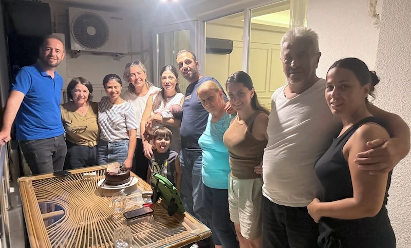 Helen&rsquo;e &ldquo;Hoş Geldin Bebek&rdquo; Pastası