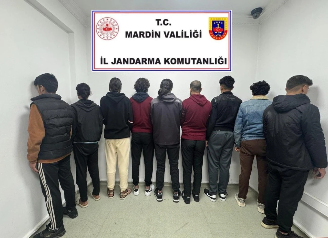 Jandarma, İstanbul'a ka&ccedil;ak g&ouml;t&uuml;r&uuml;lecek 9 kişiyi yakaladı