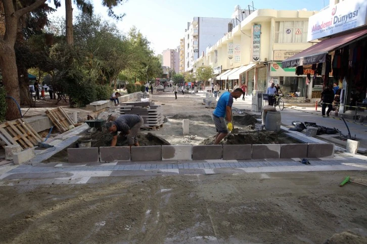 Kızıltepe Cumhuriyet Meydanı Yenileme Çalışmaları Devam Ediyor