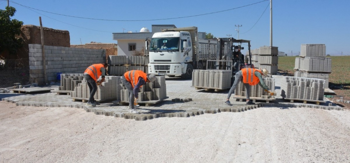 Kızıltepe'de Kırsal Mahallelere parke döşendi