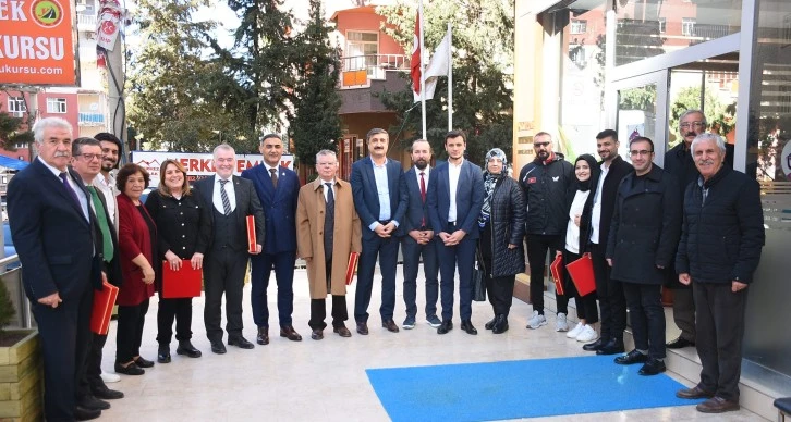 Küresel Gazeteciler Konseyi Temsilcisi Avuka'dan Plaket 