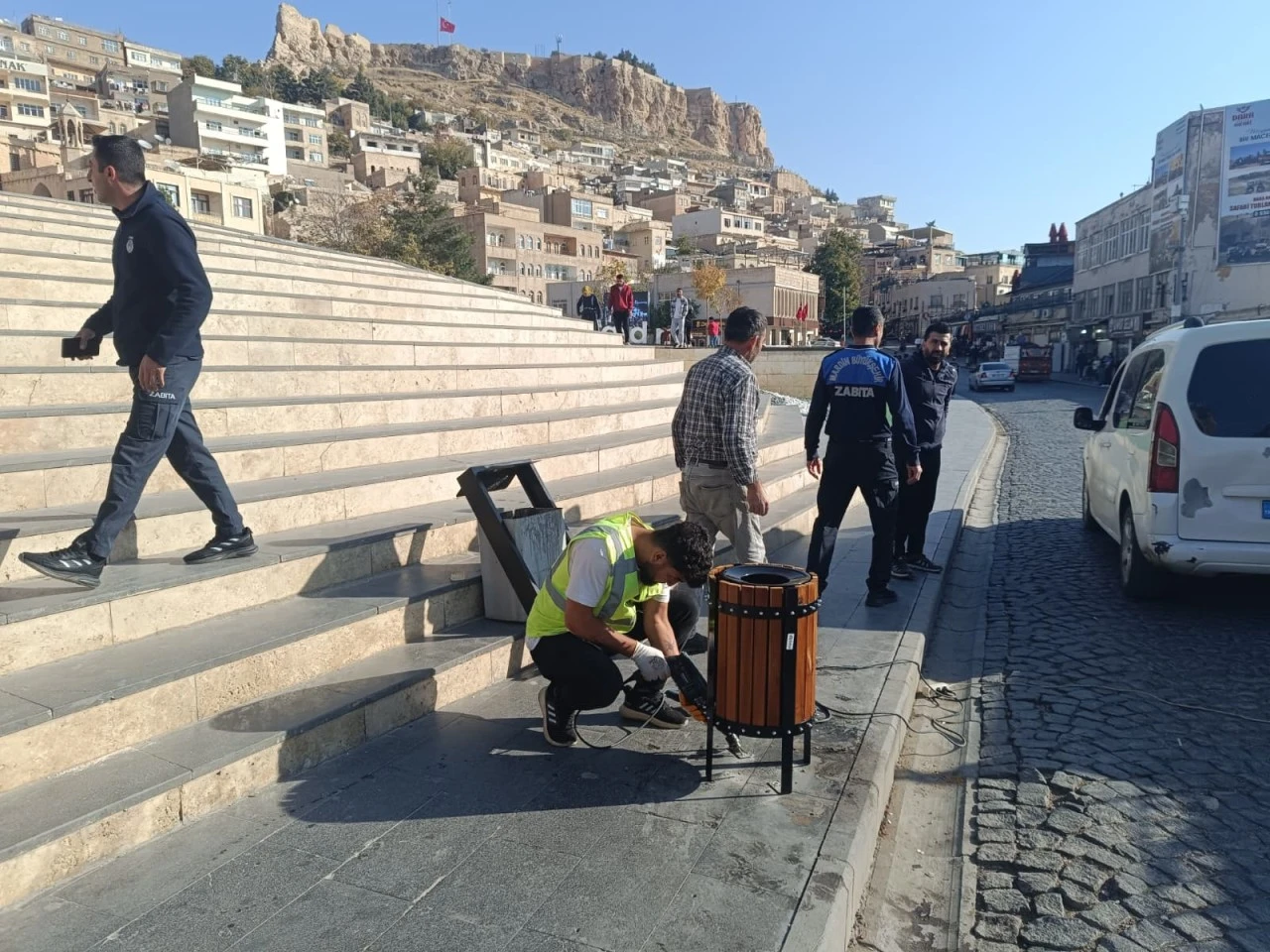 Mardin Artuklu 1. Cadde&rsquo;de &Ccedil;&ouml;p Kovaları Yeniliyor