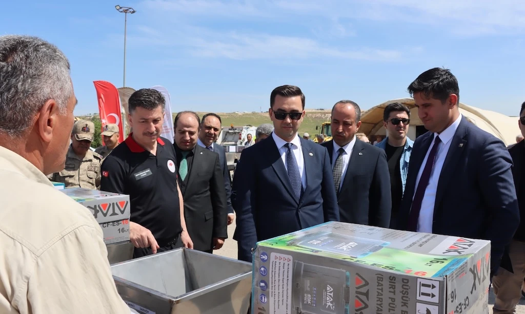 Mardin Büyükşehir Belediyesinden Üreticilere Üzüm Sıkma Makinesi..