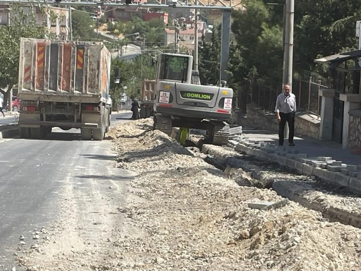 Mardin’de Caddeler Köstebek Yuvasına Döndü