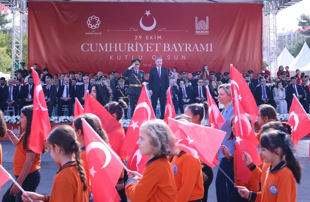 Mardin&rsquo;de Cumhuriyet&rsquo;in 102. Yılı Coşkuyla Kutlandı