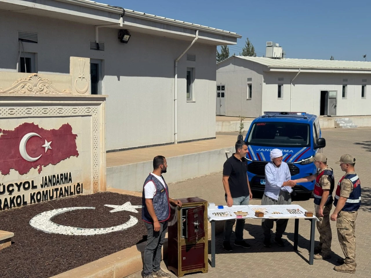 Mardin'de Jandarma, &Ccedil;alıntı kasa ve 3 milyonluk altını G&uuml;brelikte buldu