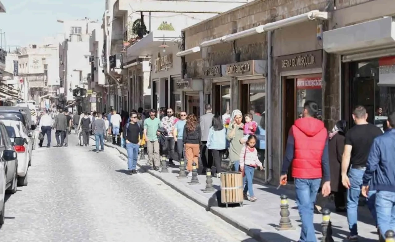 Mardin&rsquo;de Tarihi Dokuya Aykırı Uygulamalar Kaldırılıyor