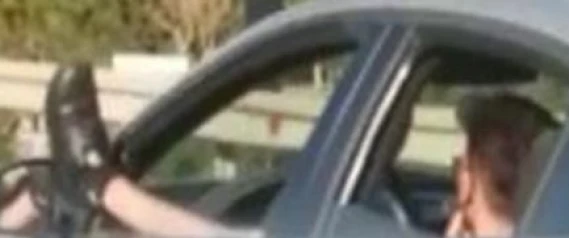 Mardin&rsquo;de Trafikte Ayağını Camdan &Ccedil;ıkaran S&uuml;r&uuml;c&uuml;ye Ceza