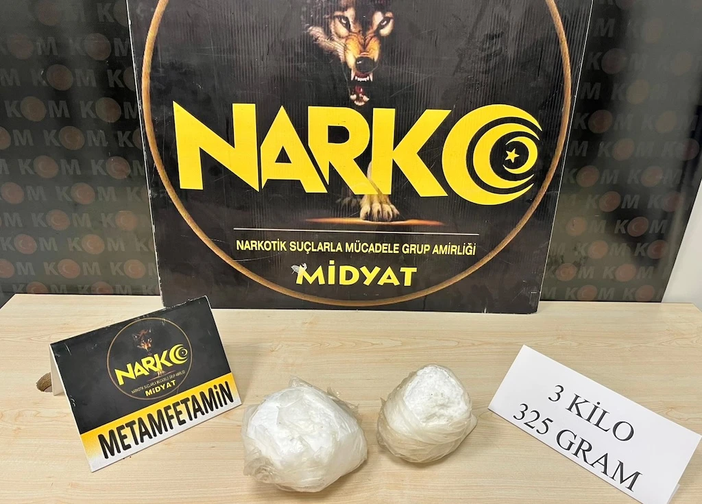 Mardin Emniyetinden Zehir Tacirlerine Darbe: Midyat&rsquo;ta 3 Kilo 325 Gram Metamfetamin Ele Ge&ccedil;irildi