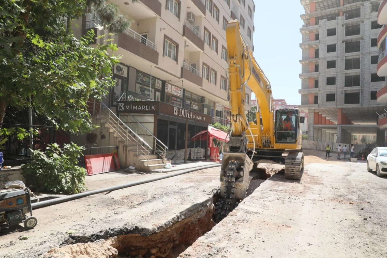 Mardin İ&ccedil;me Suyu Projesi&rsquo;nde Şehir İ&ccedil;i Şebeke Hattı D&ouml;şeme &Ccedil;alışmaları S&uuml;r&uuml;yor