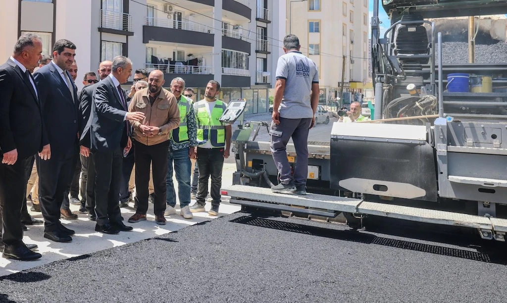 Mardin Valisi Akkoyun, Asfalt &Ccedil;alışmaların inceledi
