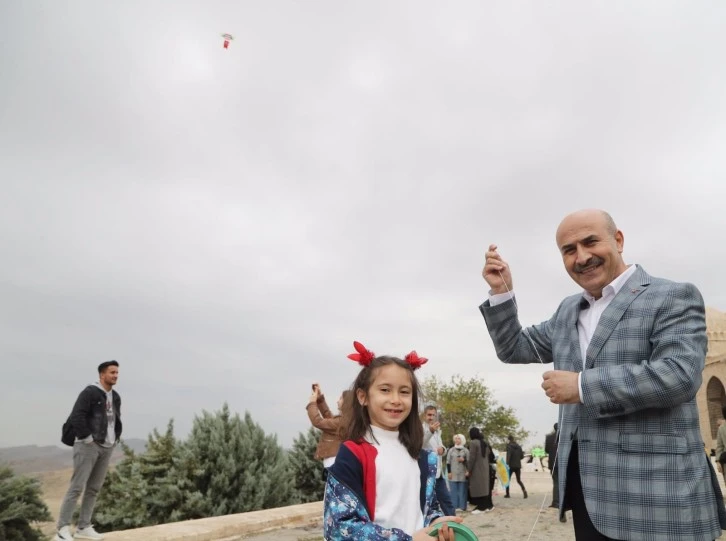 Mardin Valisi Demirtaş,  Çocuklarla Uçurtma Uçurdu