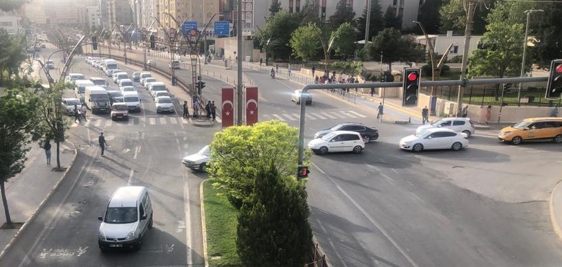 Mardin’de Caddeler Trafiği Kaldırmıyor