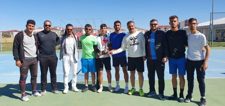 Mardinli Tenisçiler Ağrı’da Şampiyon oldu