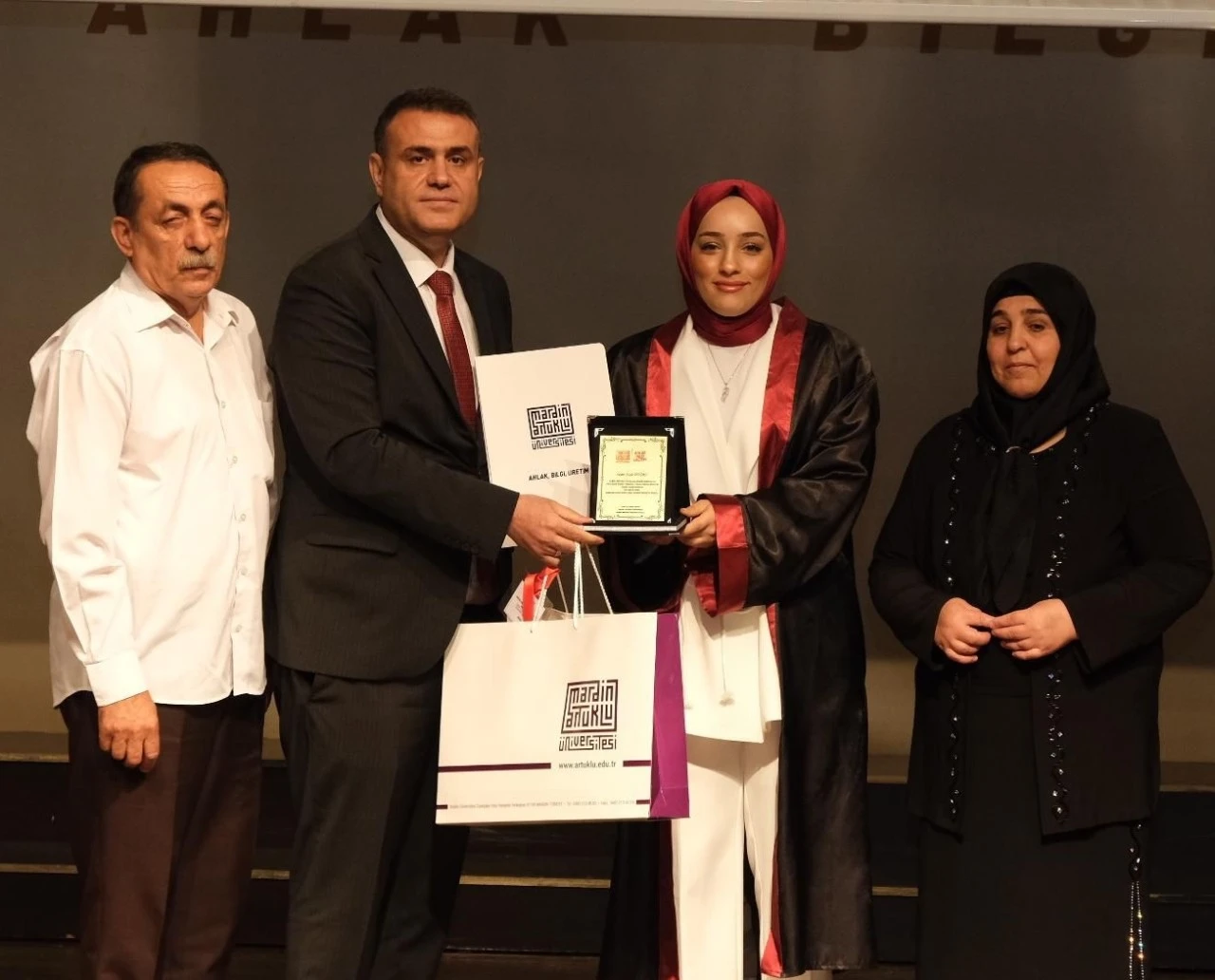 MAÜ Sağlık Bilimleri Fakültesi’nde Mezuniyet Heyecanı